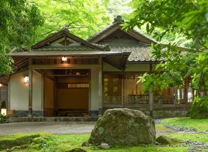 春日奥山　月日亭　１日３組限定の宿