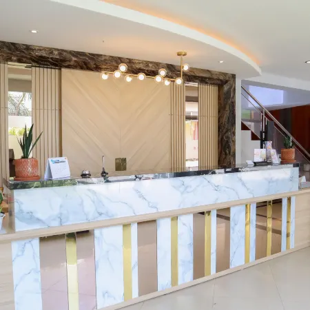 Ratu Duo Hotel Отели в г. Solok Sipin