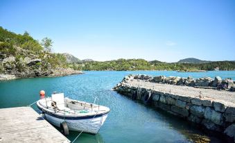 Nice Home in Valevåg with 4 Bedrooms and Wifi