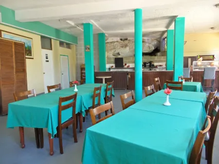 The Apartments at Jolly Castle Отели в г. Олд Роуд