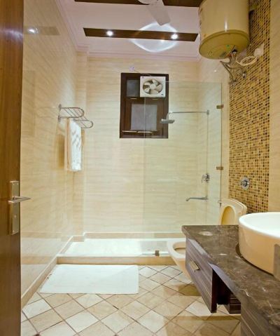 ラグジュアリーキングルーム エバーグリーン スイーツ ディフェンス コロニーの写真