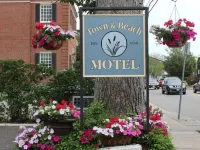 Town & Beach Motel Hotel di Falmouth