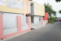 RedDoorz Syariah Near Rsud Margono Purwokerto Hôtels à : Purwokerto