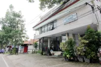 Wisma Asia Busindo Syariah Hotels in Samoja