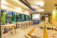 Saint George Hotel & Medical Spa - 早餐