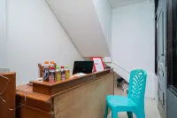 RedDoorz @ Aralia Harapan Indah Hotels in Medan Satria
