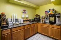Super 8 by Wyndham Pueblo - breakfast