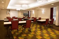 Drury Inn & Suites Charlotte University Place Hoteles en Charlotte