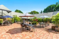 Byron Central Apartments Hotels near Luscious Foods