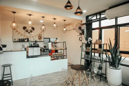 Panda Home @ Cafe Songkhla Отели рядом с достопримечательностью «Wat Sanam Chai»