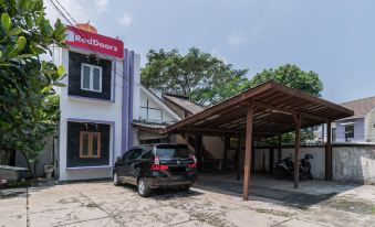 RedDoorz Near Terminal Bubulak Bogor