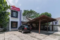 RedDoorz near Terminal Bubulak Bogor Hotel di Bogor Barat