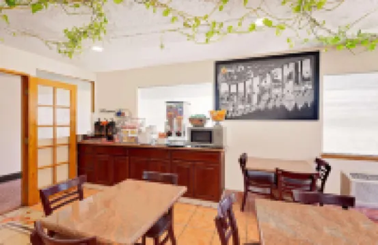 尤卡谷-約書亞樹公園速8酒店