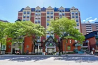 渥太華市區國會山假日飯店 Fossil Realm附近的飯店