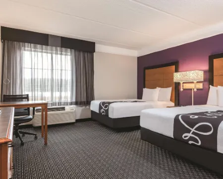 La Quinta Inn & Suites by Wyndham Univ Area Chapel Hill Hotels in Triangle