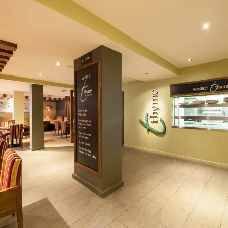 Premier Inn London Hammersmith (Ravenscourt Park) Отели рядом с достопримечательностью «Станция метро Hammersmith»