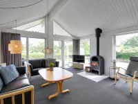 "Kukka" - 600m from the Sea Hotels near Femmøller Strand