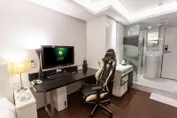 I Hotel