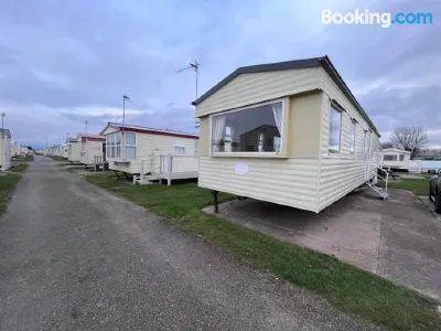 三卧室，可供八人居住的家庭設施舒適靜態房車