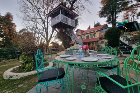 Alps Resort Dalhousie Отели в г. Чамба