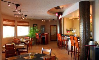 Clarion Suites Roatan at Pineapple Villas