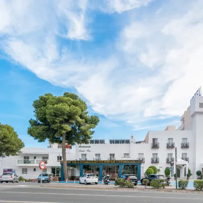 Hotel Nerja Club by Dorobe Hotel berhampiran Pantai Carabeo