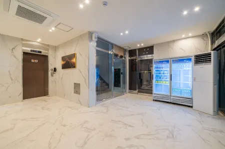 Wonju (Munmak) Central Hotel Отели рядом с достопримечательностью «Ganhyeon Yuwonji»