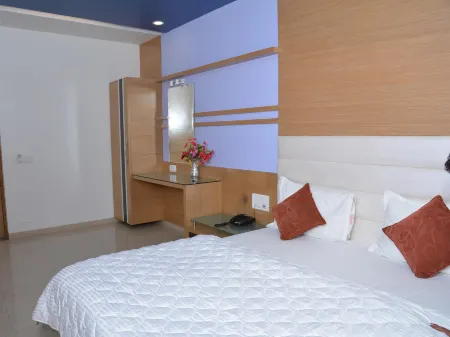 Hotel Corona Отели в г. Бхолав Парт