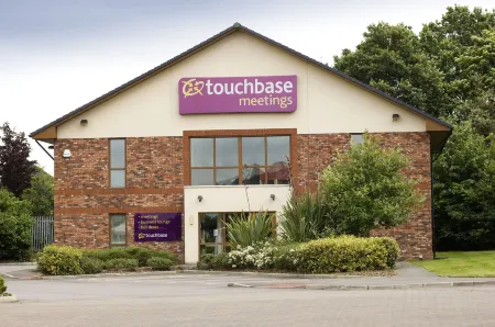 Manchester (Sale) Отели рядом с достопримечательностью «Парк Абботсфилд»