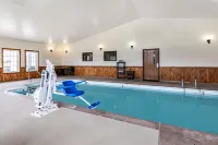 Econo Lodge Inn & Suites - Pools