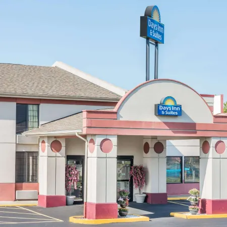 Days Inn & Suites by Wyndham Youngstown / Girard Ohio Ξενοδοχεία στην πόλη Trumbull County