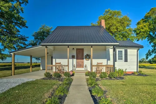 Lovely Pembroke Retreat w/ Beautiful Patio! - parking