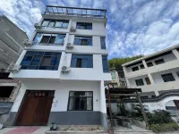Guanpuju Homestay Hotels near Lingjiangyuan High-Altitude Glass Bridge