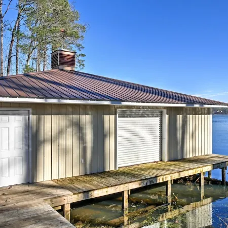 'Paradise Cove' Cabin w/ Boathouse & Dock