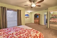Granbury Getaway w/ Lake Views: 2 Mi to Downtown! - 3-Star