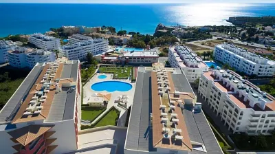 Ukino Palmeiras Village - 24h All Inclusive Hotel dekat Praia da Senhora da Rocha