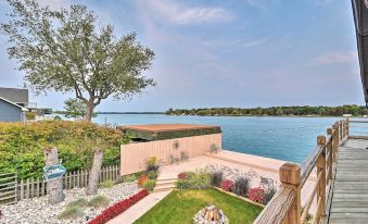 Spacious Algonac Home w/ St Clair River Views - Housity