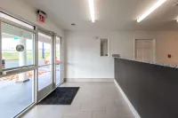 Suburban Studios Spartanburg - I-26 - Parkplatz