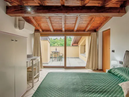 Azalea Отели рядом с достопримечательностью «Parco di Villa Peduzzi»