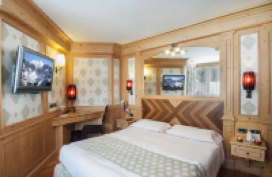 크리스탈 팰리스 호텔 마돈나디깜피글리오 호텔