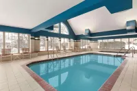 Country Inn & Suites by Radisson, Wausau, WI - Pools
