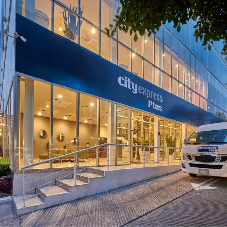 City Express Plus by Marriott Ciudad de México Insurgentes Sur Отели рядом с достопримечательностью «Торговый центр Oasis Coyoacan»