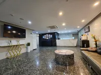 Platinum Hotel Hotel in zona Mercato del Pesce di Shindonga