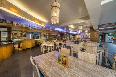 Bliss Surfer Hotel by Tritama Hospitality Các khách sạn ở Bãi biển Nusa Dua