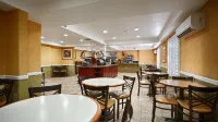 Best Western Plus Raffles Inn & Suites - breakfast