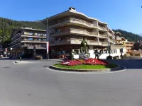 Rond-Point Apt. 17 Hotels near St-Maurice
