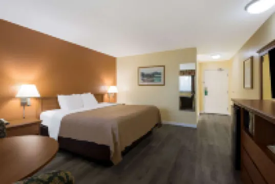 Quality Inn & Suites Medford Airport