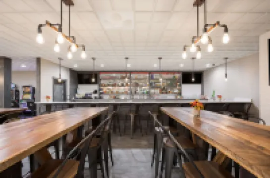 Clarion Hotel & Convention Center Joliet ジョリエットのホテル