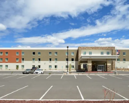 Holiday Inn Express & Suites WILLIAMS by IHG Hotels in Williams
