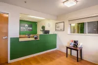 HomeTowne Studios Denver - Airport/ Aurora